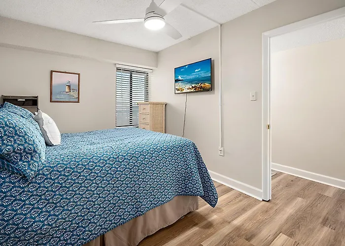Cozy Retreat With Pool Apartment *