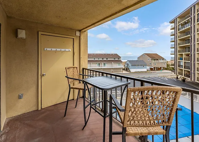 Cozy Retreat With Pool Apartment Ocean City